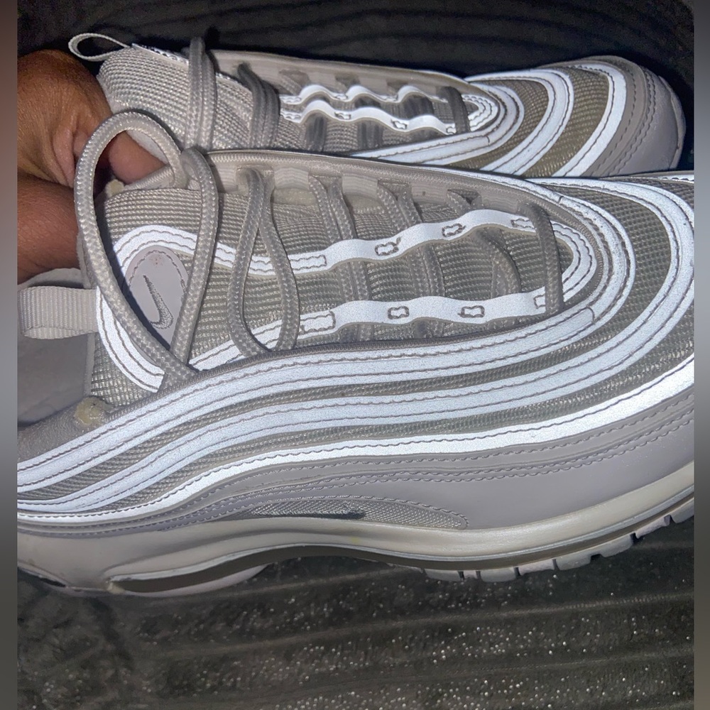 white Max 97 shoes (men’s : 7) (woman’s : 9)